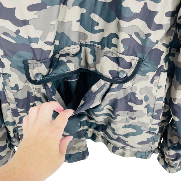 Forever 21 Mens Small Camo Print Packable Pullover Rain Jacket Hood in Collar - Picture 3 of 6